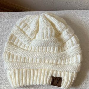 OS C. C Brand Solid cream knit beanie hat.  In EUC!  Retail 29.99.